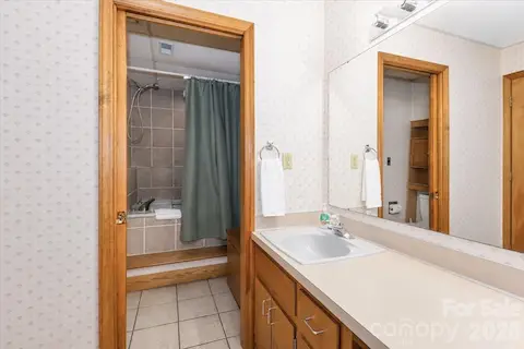 full bathroom basement