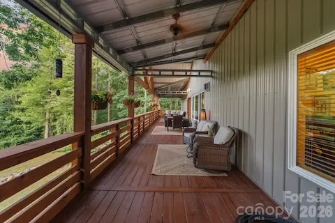 Barndominum porch
