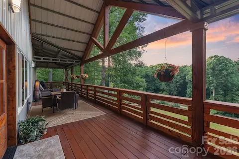 Barndominium porch