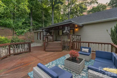 Cottage patio
