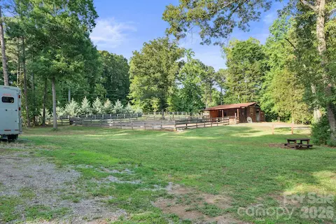 horsebarn