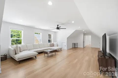 Bonus Room / Flex Space