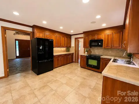 Kitchen - Tile Floors