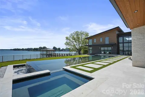 Infinity Edge Pool w/ Integrated Spa
