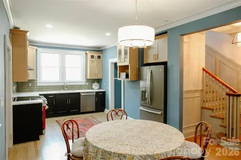 Open and spacious eat- in kitchen