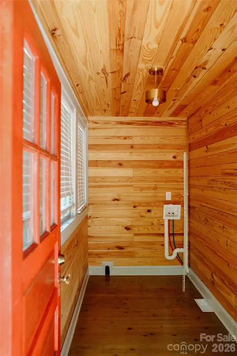laundry/mudroom