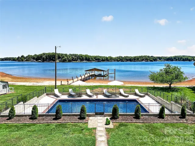 615 Kenway Loop, Mooresville, NC