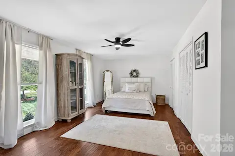 primary bedroom w/view