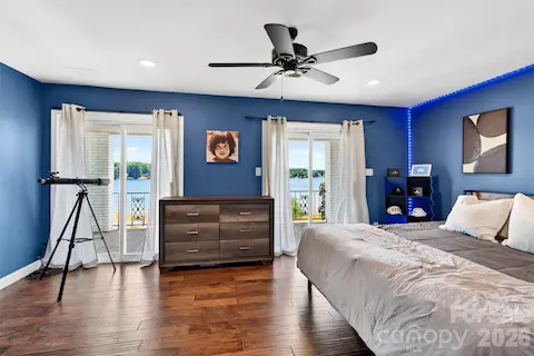 bedroom w/ view