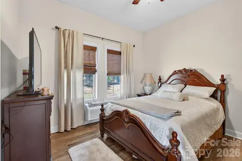 pool house bedroom