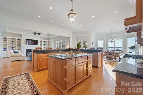 Kitchen (Open Concept)