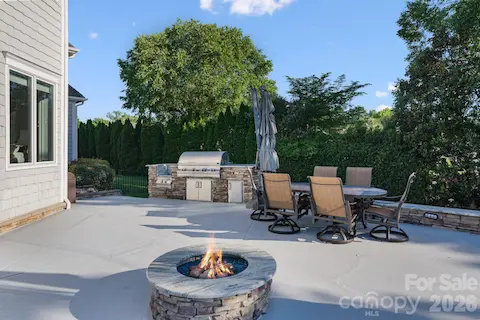 pool firepit & grill
