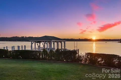 Stunning sunset views for days.
