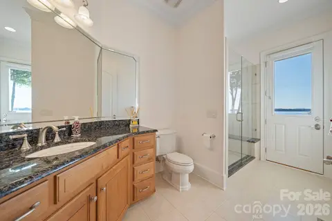 bathroom #2 (Main level) - with door to pool deck