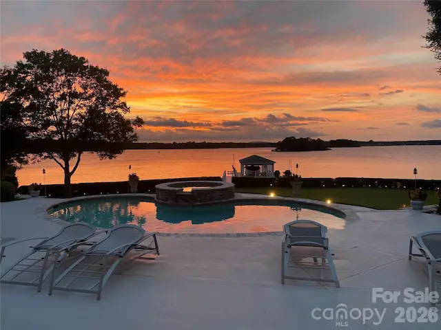 2477 Peninsula Shores Court, Denver, NC
