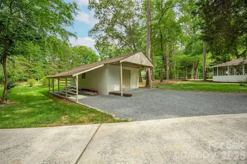 Workshop/shed for additional storage