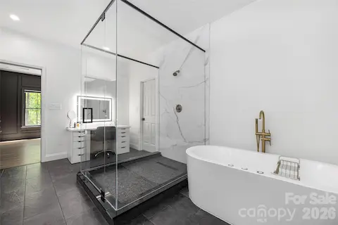 Soaking tub with jets