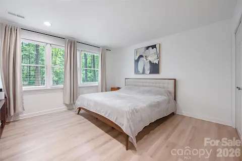 Secondary bedroom