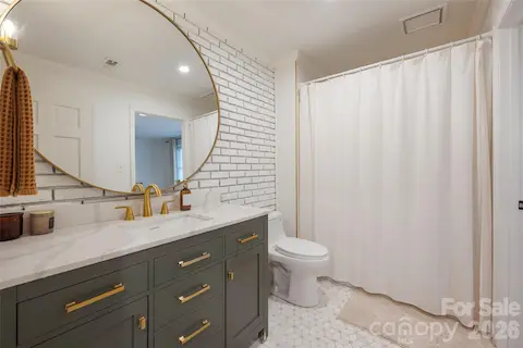Secondary full bath
