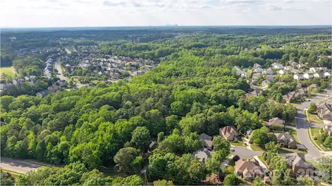Ultimate privacy with easy access to the city