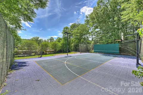 Tennis / sport court