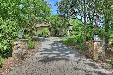 Entrance to 2.8 acres