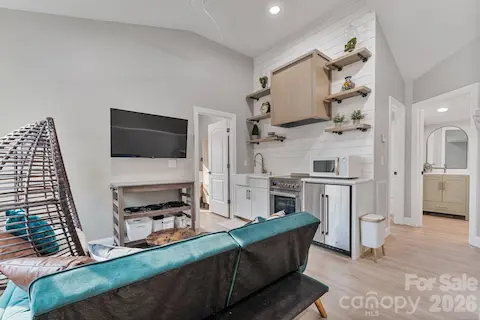 Upper Level Apartment over garage