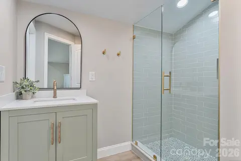 Apartment Full Bathroom
