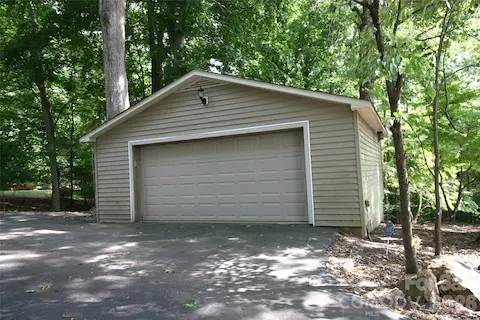 2nd oversized 2 car garage