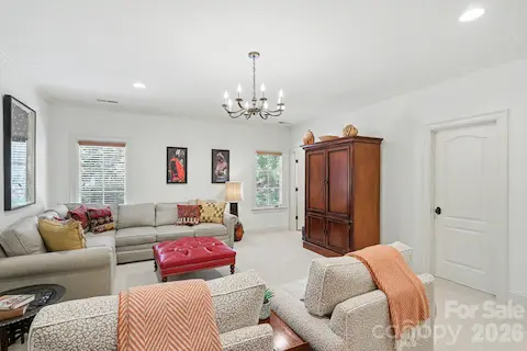 5th Bed/Bonus with full bath and walk-in closet