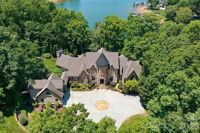172 Tennessee Circle, Mooresville, NC