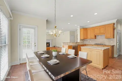 Eat in kitchen
