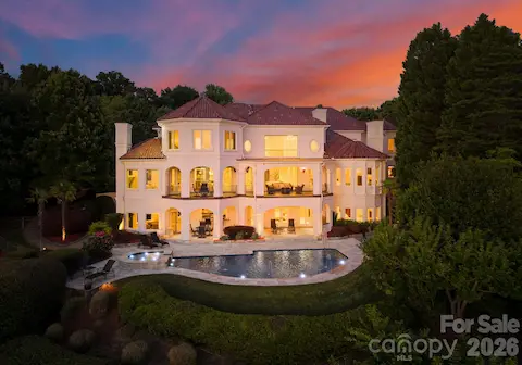 A home that feels worlds away, yet perfectly at home on North Carolina's inland sea. 