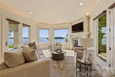 Lakeside Keeping Room