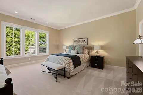 Upper-level suite 2 of 4.