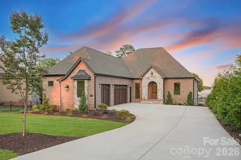 Custom home built by Planishek Properties