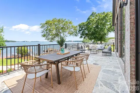 Expansive back deck