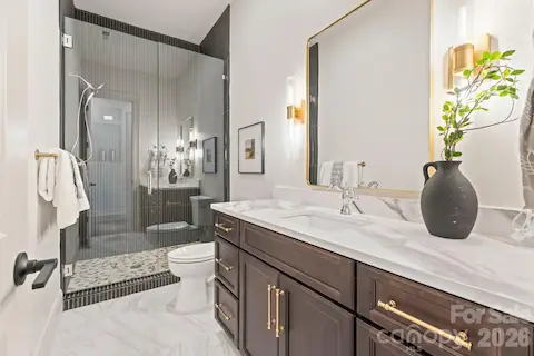 Main level full bath