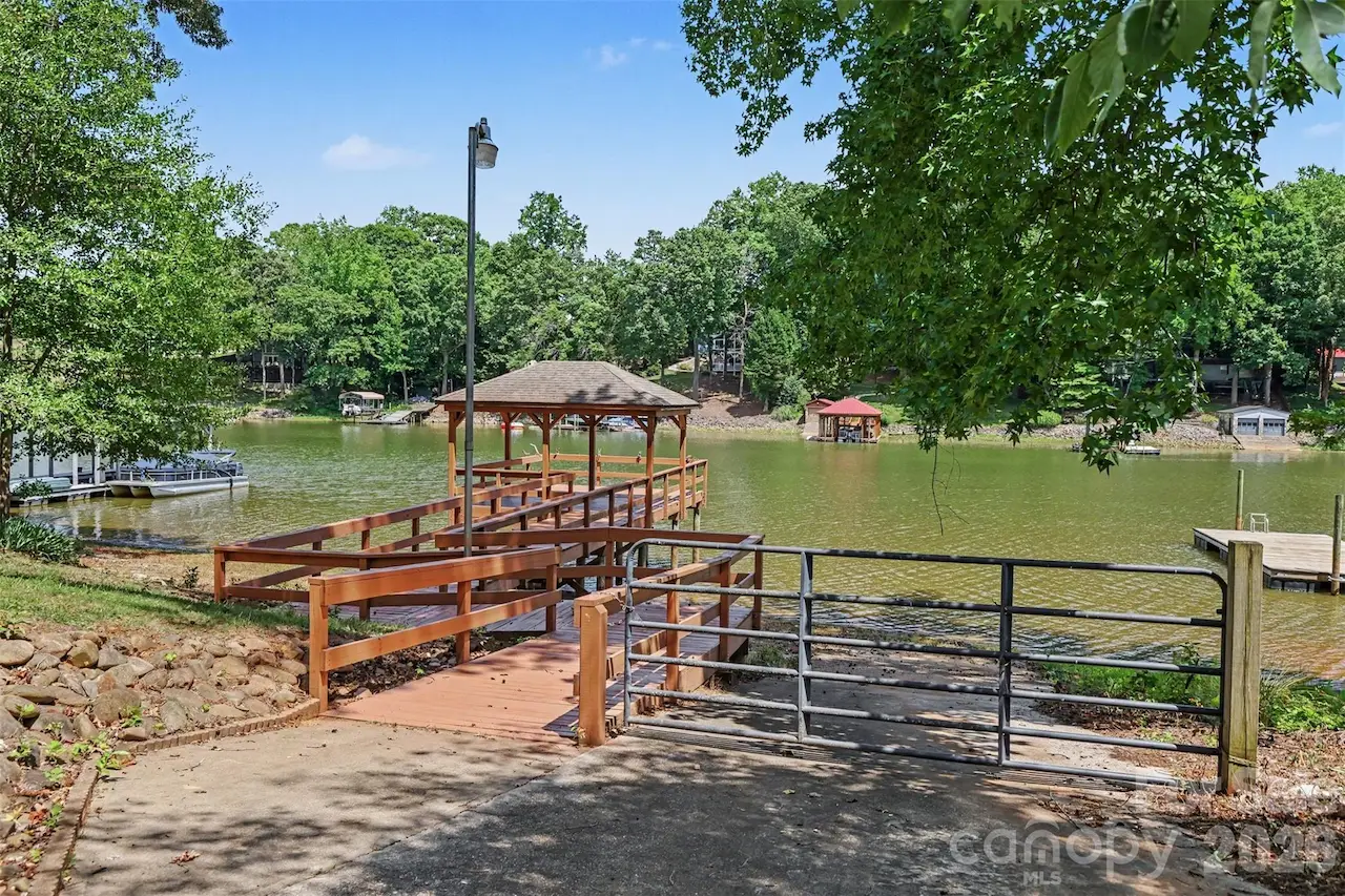 6917 Navajo Trail, Sherrills Ford, NC