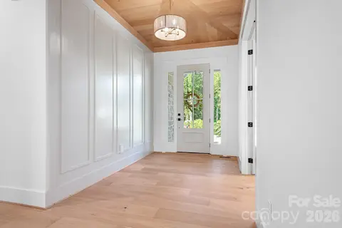 Intricate ceiling design