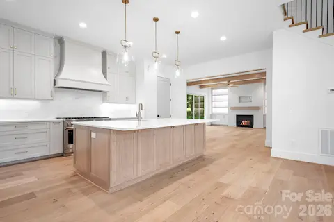 Gorgeous Kitchen with 9' Island top!
