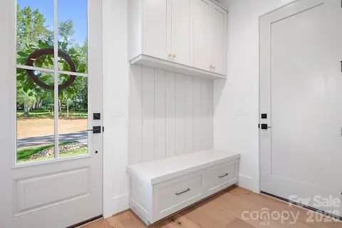 Side/Gagrage entry mudroom