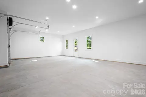 Lage Garage 851sf