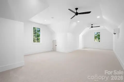 Huge Bonus Room