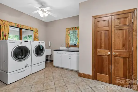 Laundry room, huge:)