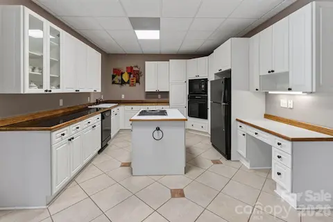 Full kitchen in basement