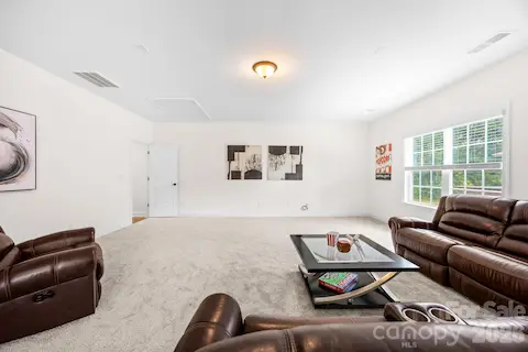 Bed/ Bonus Room