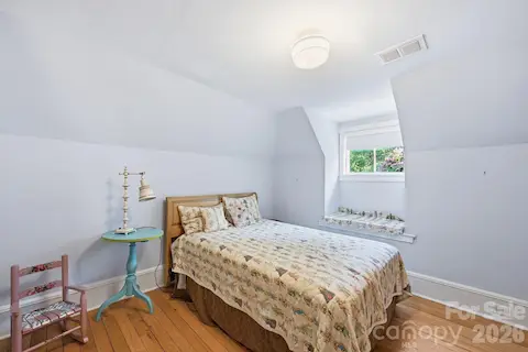 Bedroom Up