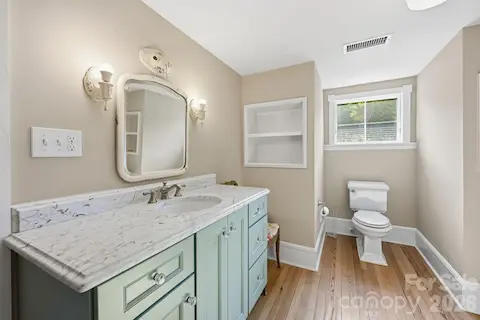 Upstairs Hall Bath