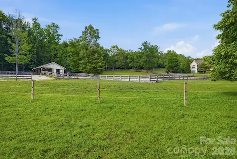 New 3 stall shed row barn with tack room